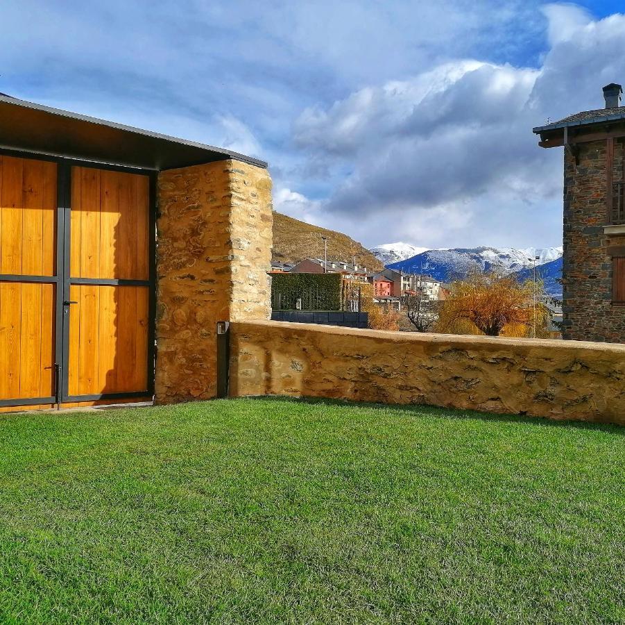 Apartament "Enclau" Turismo Rural Cal Rialla Ливия Екстериор снимка
