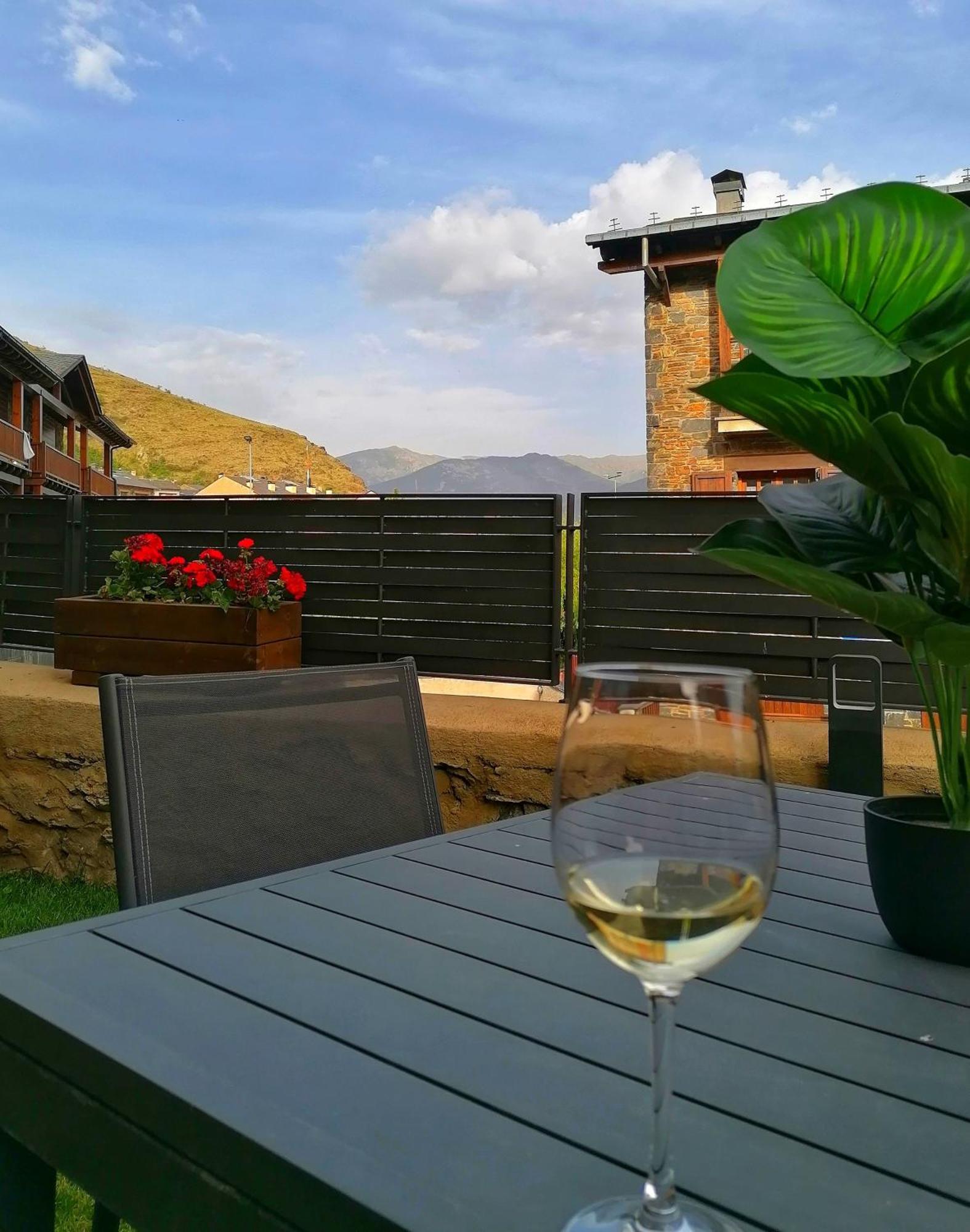 Apartament "Enclau" Turismo Rural Cal Rialla Ливия Екстериор снимка